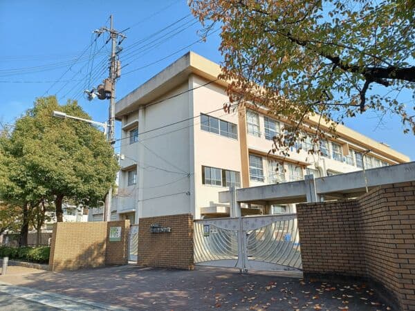 豊中市立桜井谷小学校