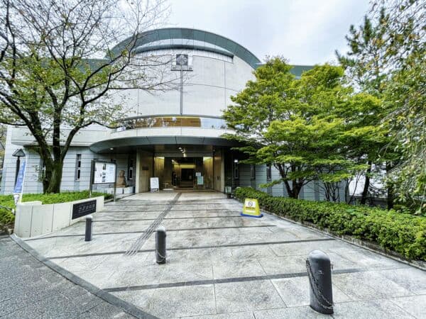 北区飛鳥山博物館まで約393m
飛鳥山公園内にある郷土資料を展示する博物館。渋沢栄一旧邸跡の庭園も佇み、地域の歴史と文化のシンボルともなっています。