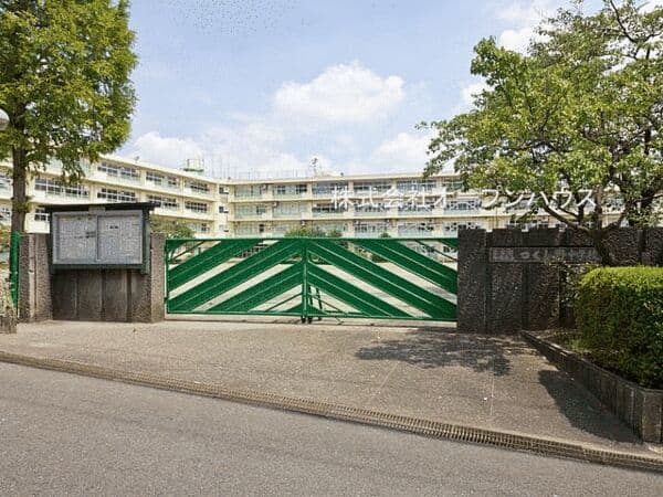 町田市立つくし野中学校