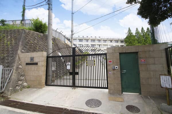 東大阪市立孔舎衙中学校