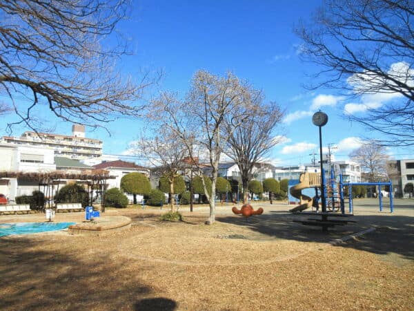 梓ノ木公園まで約368m