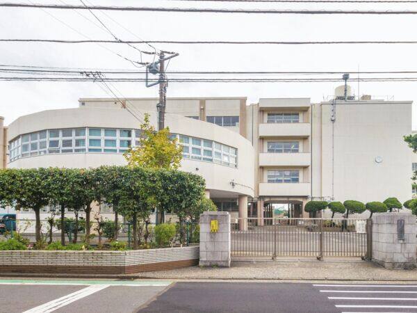 横浜市立六浦中学校