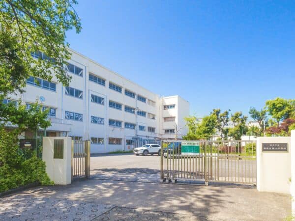 横浜市立港南台第一中学校