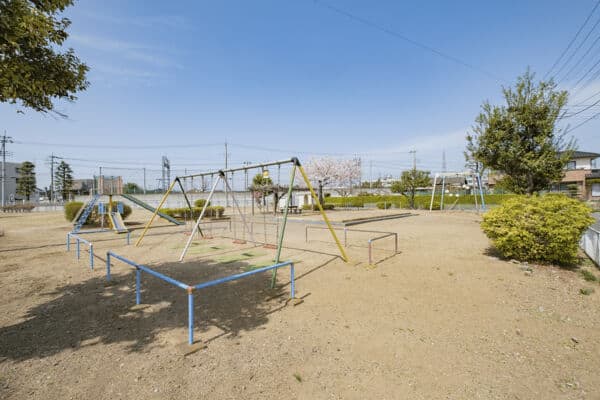 稲荷公園まで約583m