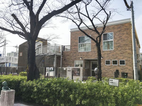 まなびの森保育園亀有まで約218m
「こどもの森グループ」の一員の園で、子どもたちにとって居心地のよい、第二のおうちのような存在を目指す保育園です。