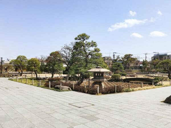 堀切菖蒲園まで約947m
葛飾区の観光名所の一つでもあり、6月上旬から中旬には花菖蒲が見頃です。梅、藤、冬桜、牡丹など四季折々の花も見られます。
