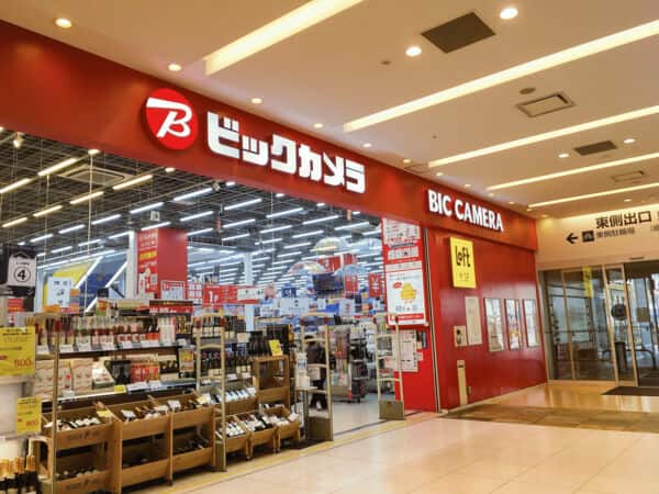 ビックカメラ ラゾーナ川崎店まで約811m
カメラ、エアコン・冷蔵庫・洗濯機などの家電、パソコン、テレビ、オーディオからスポーツ用品、薬、お酒なども取り扱う家電量販店。