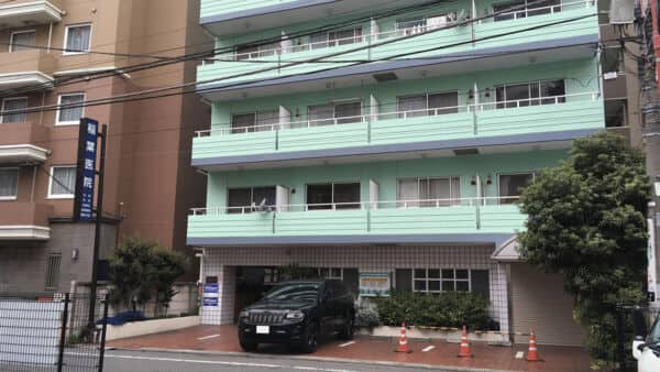 稲葉医院まで約656m
川崎に4代続く総合クリニック。内科、消化器内科、整形外科、皮膚科の診療を行っております。