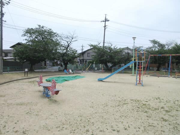 東名西公園まで約444m