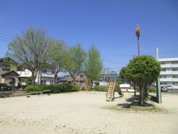 白晴公園まで約461m