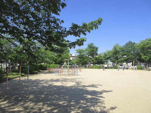 赤松公園まで約353m