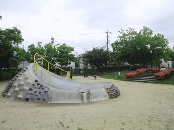 片塚公園まで約164m