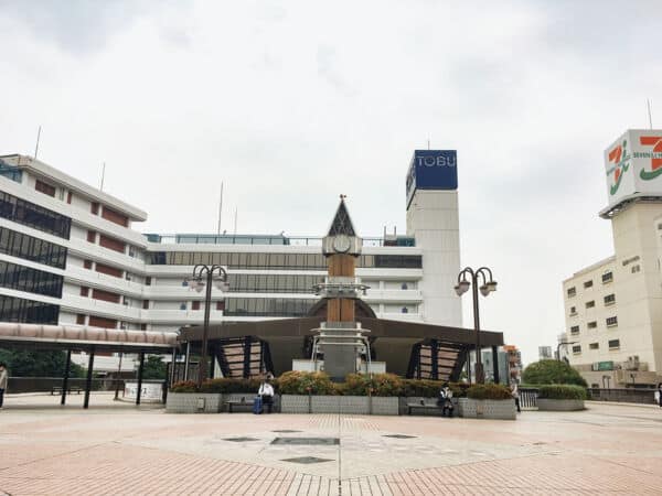 船橋駅北口デッキ広場まで約1243m
広場にある『アンデルセンの塔』は、船橋市とデンマークにある『オーデンセ市』が姉妹都市として提携した記念に建てられた記念塔です。