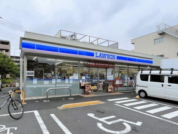 ローソン 足立六月一丁目店まで約1424m