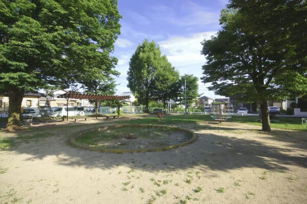 境公園まで約897m