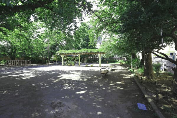 駅前町公園まで約1247m