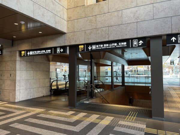 西神山手線「三宮」駅まで約640m