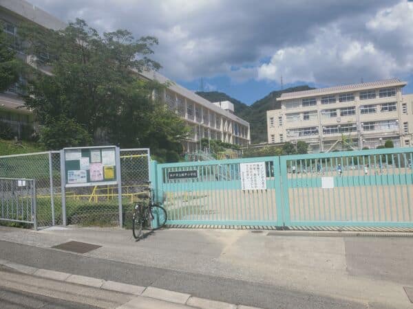 神戸市立鶴甲小学校