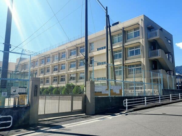 神戸市立烏帽子中学校