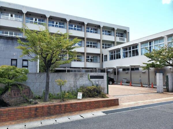 神戸市立鷹匠中学校