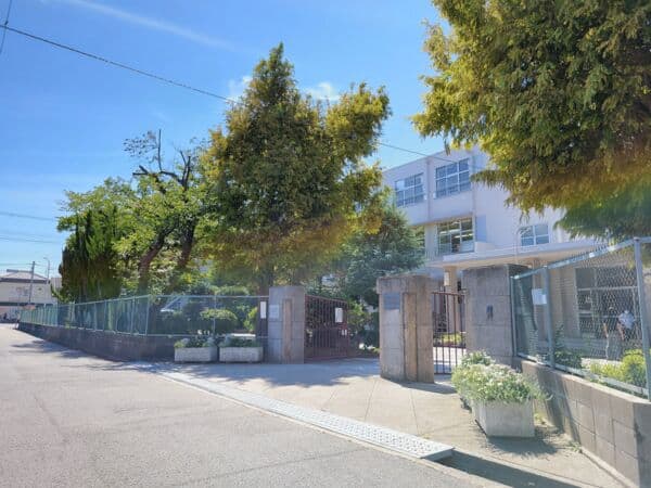 西宮市立学文中学校