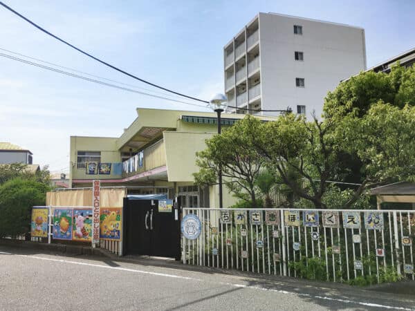 茅ヶ崎保育園まで約1410m
駅前の賑やかな商店街から一歩入った住宅街にある保育園です。