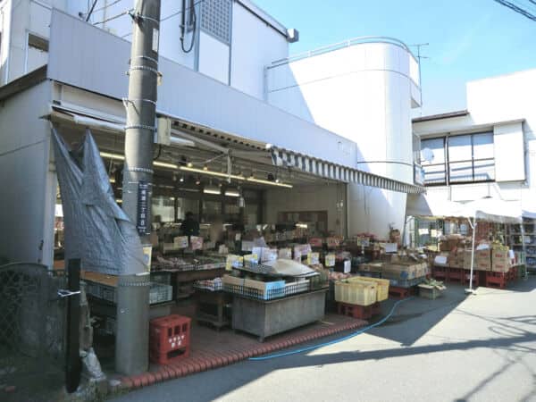 スーパーイヌヰまで約569m