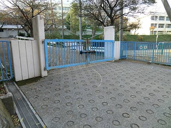横浜市立上大岡小学校