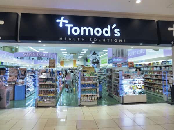 トモズ テラスモール湘南店まで約812m