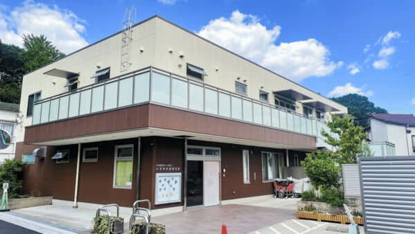 いずみの森保育園まで約560m
「すべての子どもの最善の利益のために」を保育理念に掲げ、子どもの主体性を尊重している保育園です。
