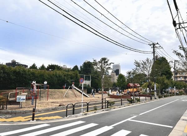 南谷端公園まで約549m