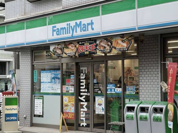 ファミリーマート 南行徳一丁目店まで約374m