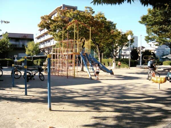 鎌田公園まで約245m