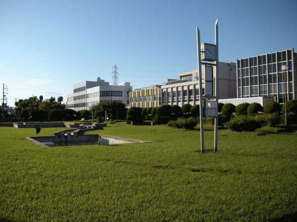 中央公園まで約1261m