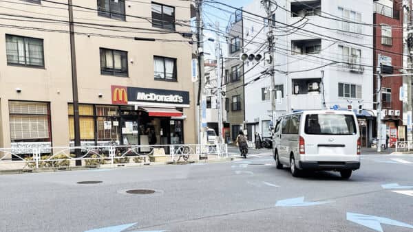 マクドナルド 曳舟店まで約714m
ハンバーガー、フライドポテトで知られる、世界的に展開するファストフードチェーン。
