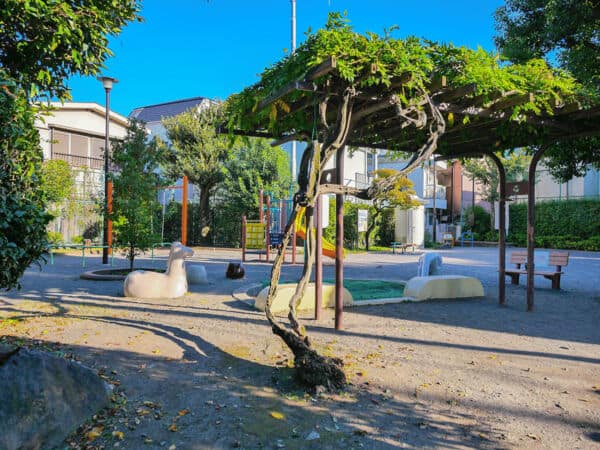 市野倉南児童公園まで約786m