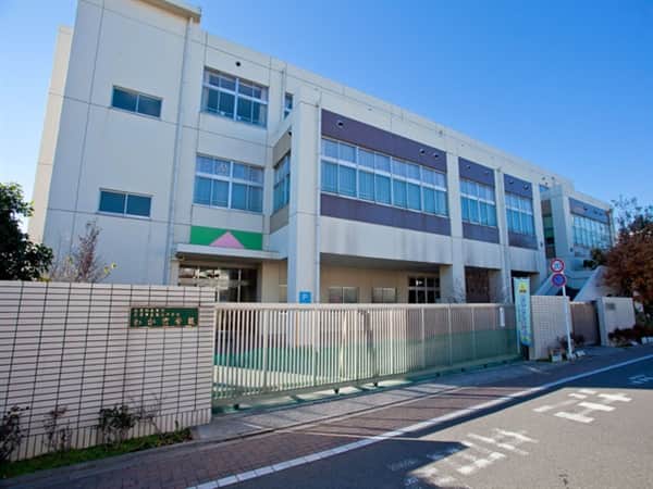 三鷹市立高山小学校