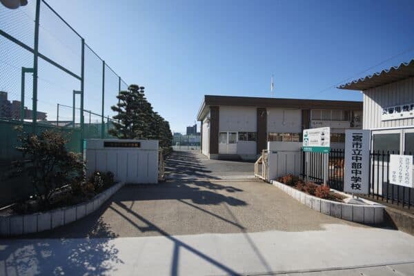 一宮市立中部中学校
