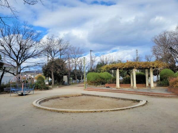 下坂部公園まで約458m