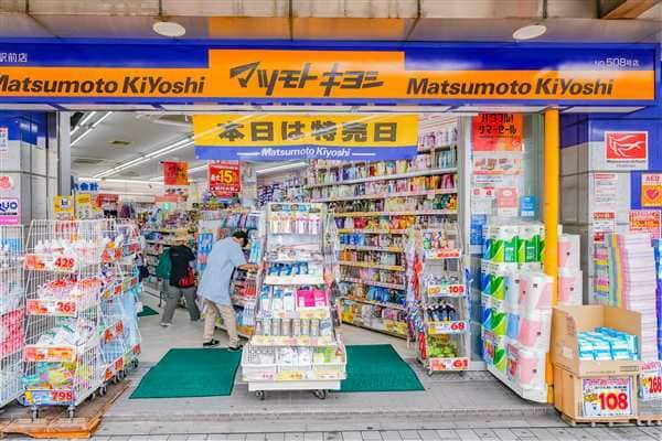 マツモトキヨシ北浦和駅前店まで約917m
医薬品・化粧品・日用品などを取り扱うドラッグストアです。営業時間：10：00～21：45