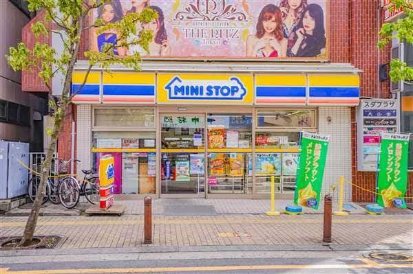 ミニストップ北浦和駅西口店まで約804m
季節ごとに変わるソフトクリームやホットスナックなどを多く取り扱っているコンビニです。
