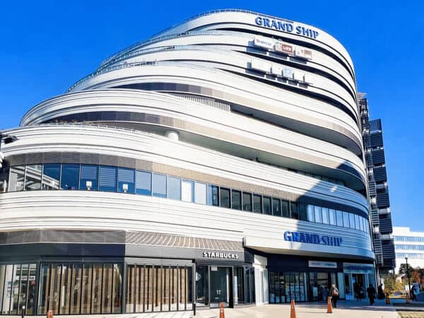 GRAND SHIPまで約1337m
JR「大船」駅に直結する、生活必需品からカフェやレストランまである大型商業施設です。営業時間 7:00～23:00（※一部店舗により異なります）