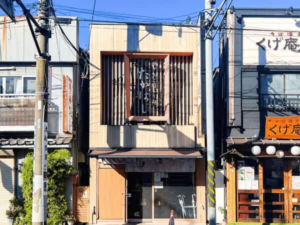 焼きあご塩らー麺 たかはし 大船店まで約1475m
焼きあごを贅沢に使用した塩らー麺の他、残ったスープを「あごだし茶漬け」にしていただくのもおすすめのラーメン屋さんです。営業時間 ［平日、土］11：00～26：00［日］11：00～22：30