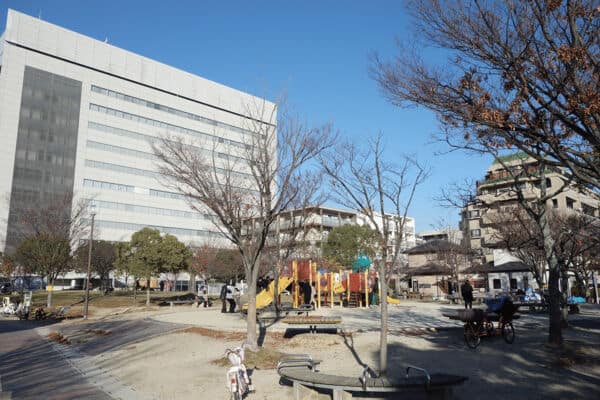 姪浜中央公園まで約157m
