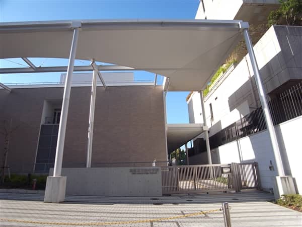 港区立三田中学校