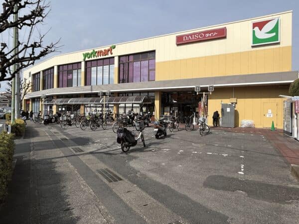 ヨークマート芝前川店まで約899m