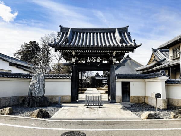 満福寺まで約1451m
寺子屋事業として、ヨガ教室などを行っているお寺です。