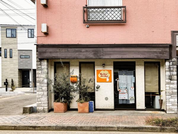 もぐもぐベーカリーまで約1260m
北海道小麦とバター、沖縄の塩を使用したこだわりのパンを提供しているお店です。