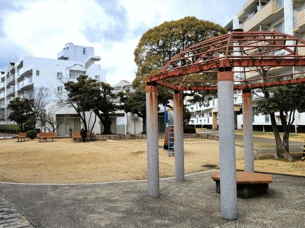 URアルビス伊丹千僧公園まで約638m