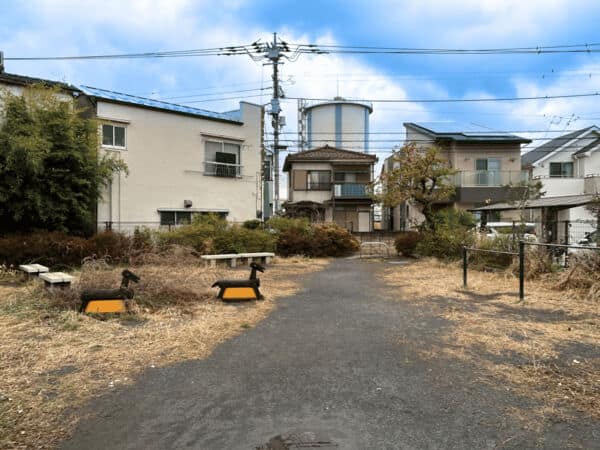 平和通りバス停前公園まで約181m